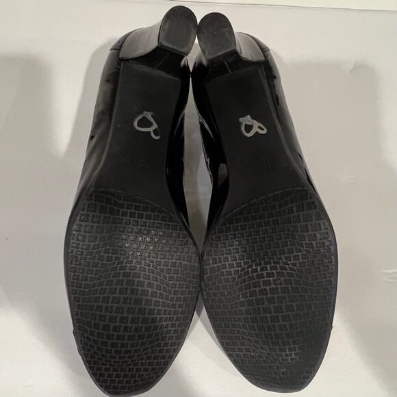 Stuart Weitzman Women's Black Patent Heels Size 7 - Picture 8 of 8